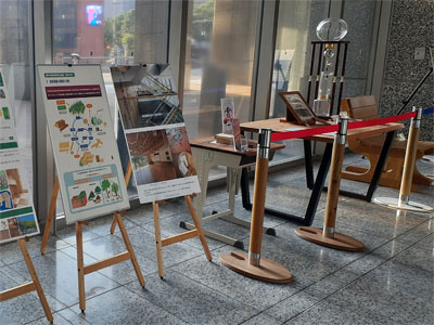 千葉県庁展示 山武杉使用 箸とコーヒードリッパー 展示風景 山武杉使用 箸とコーヒーウォータードリッパー 展示風景