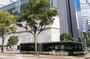 名古屋市住宅都市局の連節バスSRT　街中運行